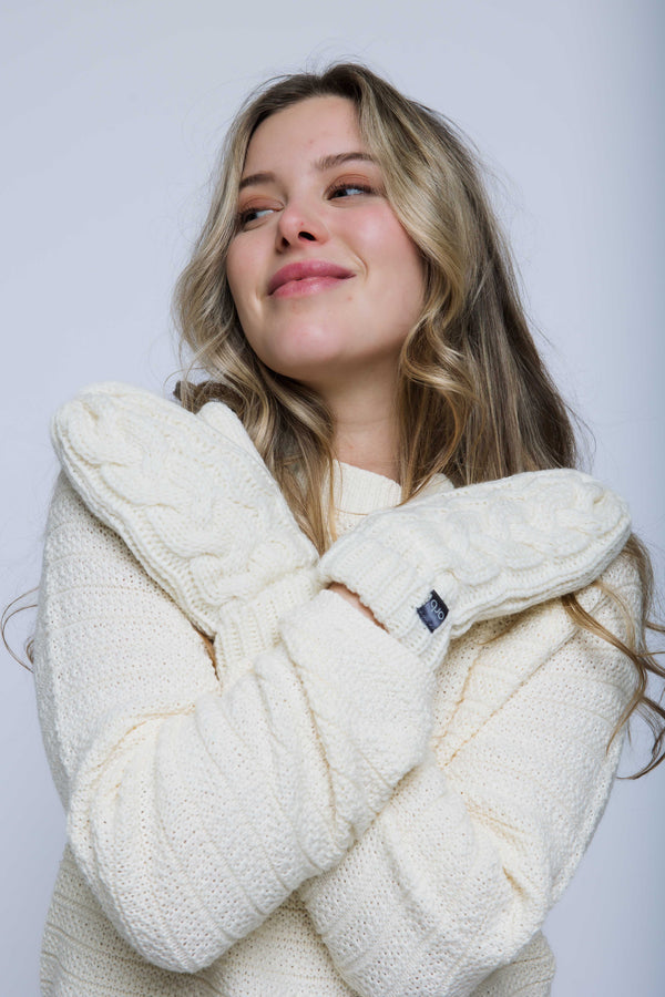 Marshmallow-Cabled Lined Mitts